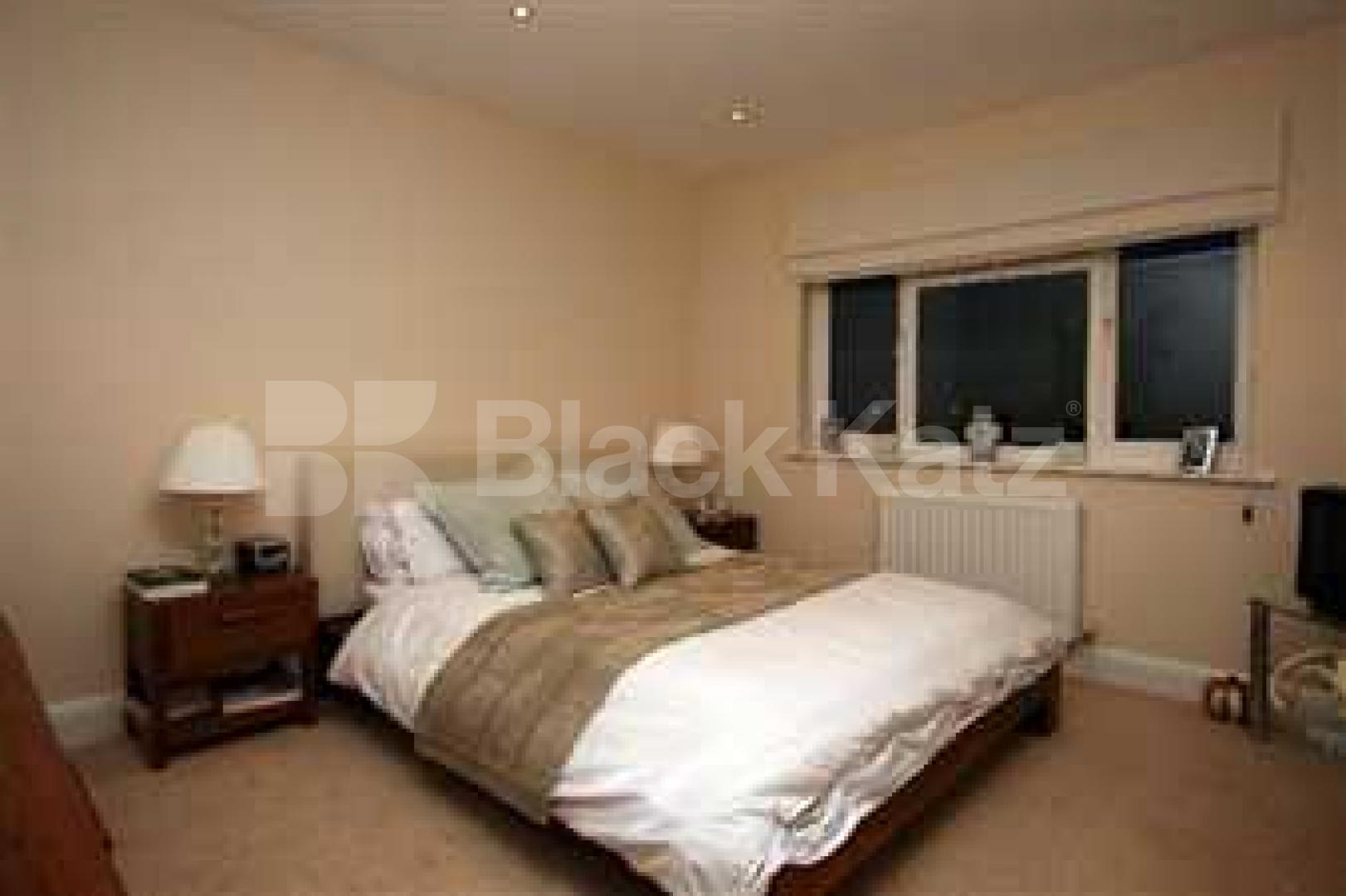 			4 Bedroom, 1 bath, 1 reception House			 Harcourt Road, Alexandra Palace